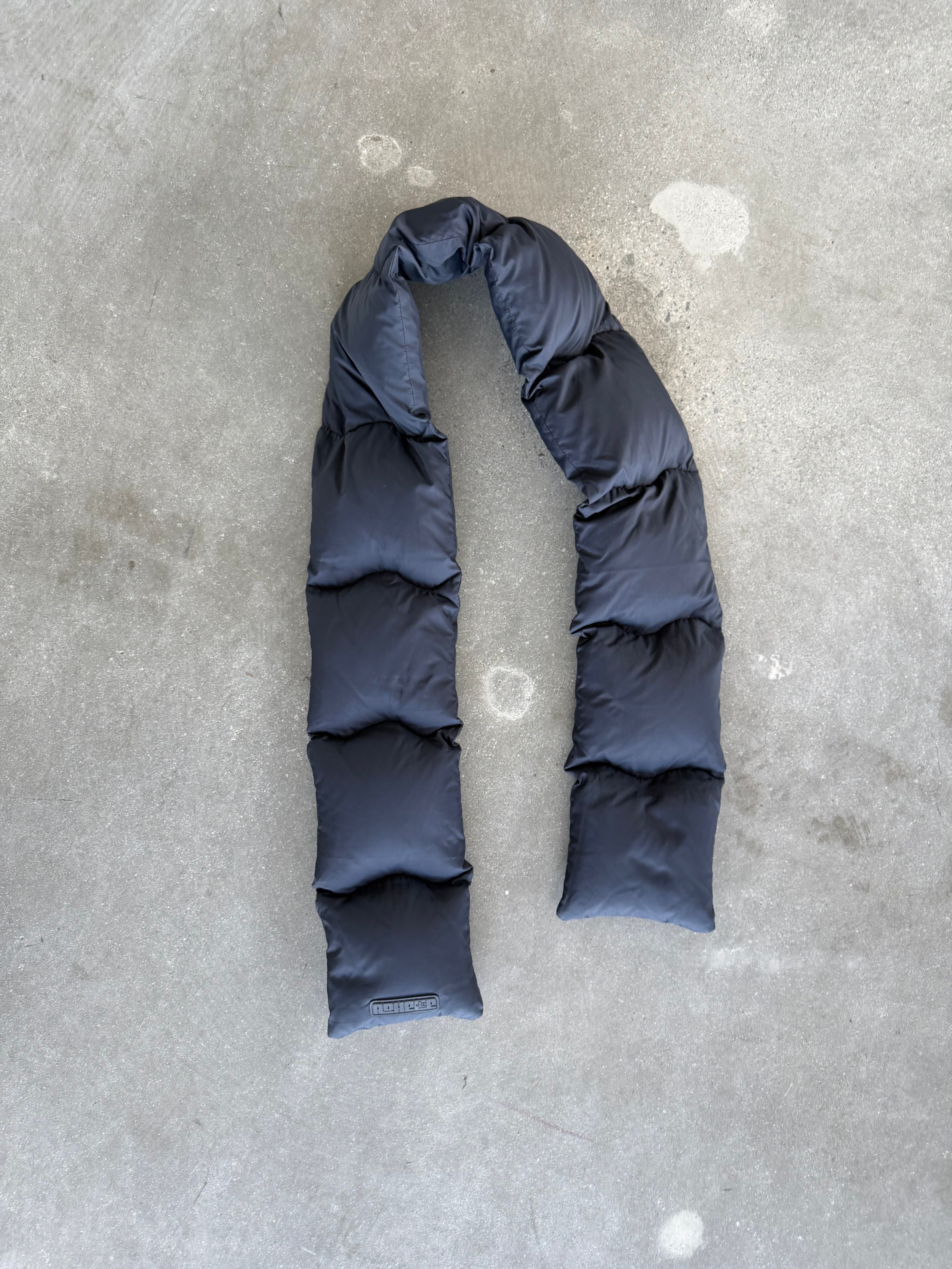 RE:DOWN PUFFER SCARF- BLK
